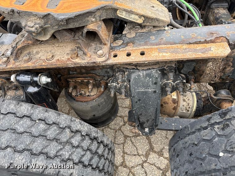 image for item YA2376 2017 Freightliner Cascadia 125 semi truck