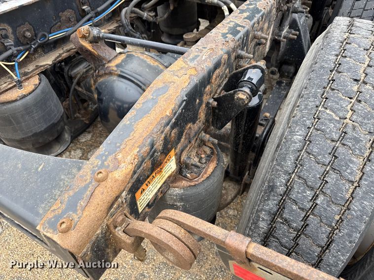 image for item YA2376 2017 Freightliner Cascadia 125 semi truck