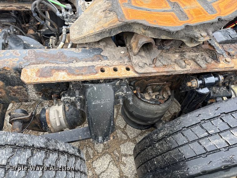 image for item YA2376 2017 Freightliner Cascadia 125 semi truck