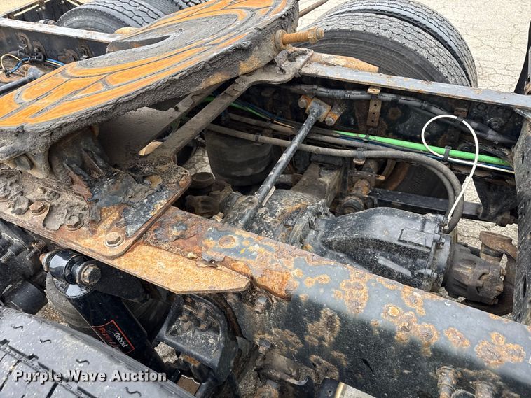 image for item YA2376 2017 Freightliner Cascadia 125 semi truck