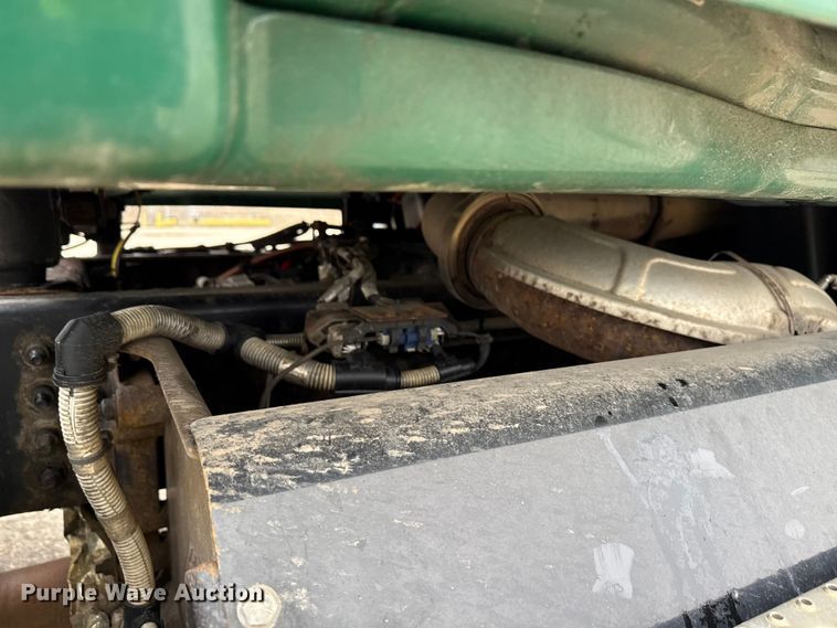 image for item YA2376 2017 Freightliner Cascadia 125 semi truck