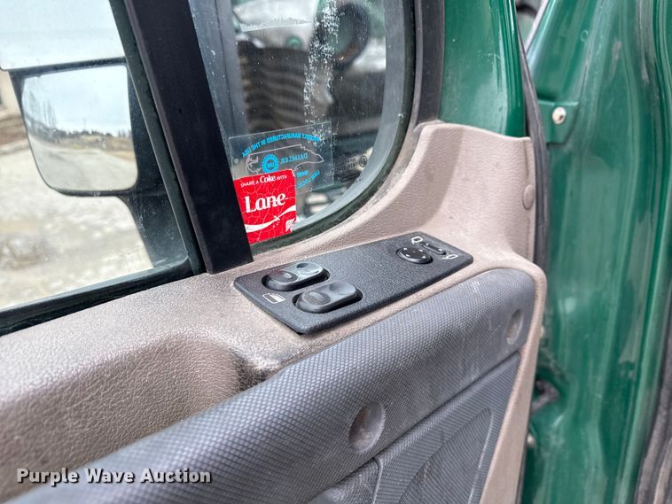 image for item YA2376 2017 Freightliner Cascadia 125 semi truck