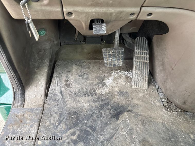 image for item YA2376 2017 Freightliner Cascadia 125 semi truck