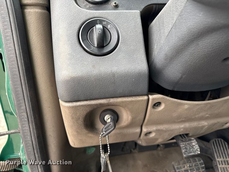 image for item YA2376 2017 Freightliner Cascadia 125 semi truck