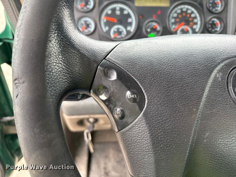 image for item YA2376 2017 Freightliner Cascadia 125 semi truck