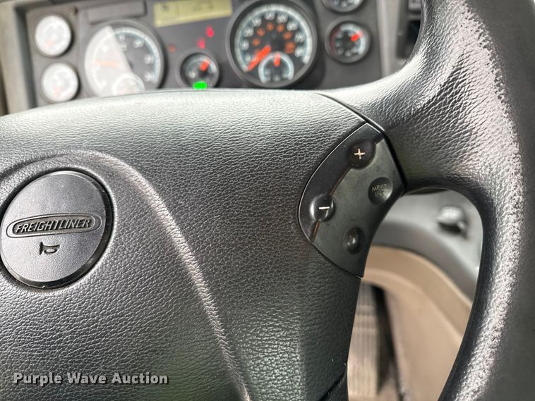 image for item YA2376 2017 Freightliner Cascadia 125 semi truck