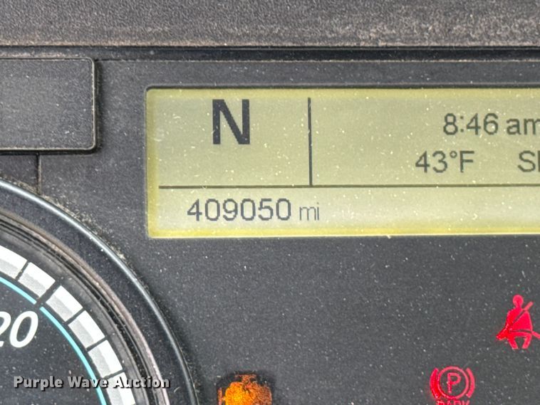 image for item YA2376 2017 Freightliner Cascadia 125 semi truck