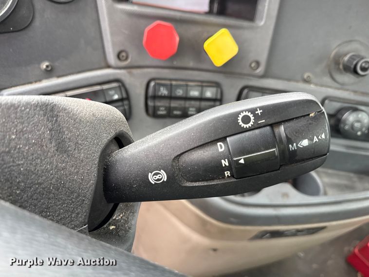 image for item YA2376 2017 Freightliner Cascadia 125 semi truck