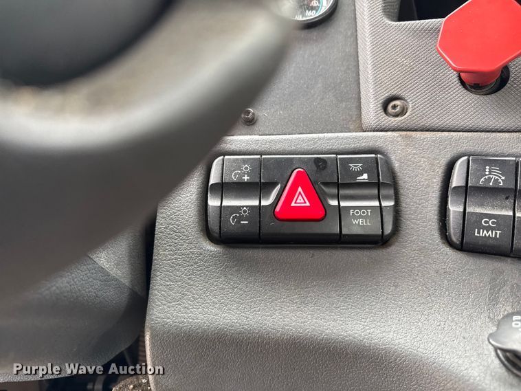 image for item YA2376 2017 Freightliner Cascadia 125 semi truck