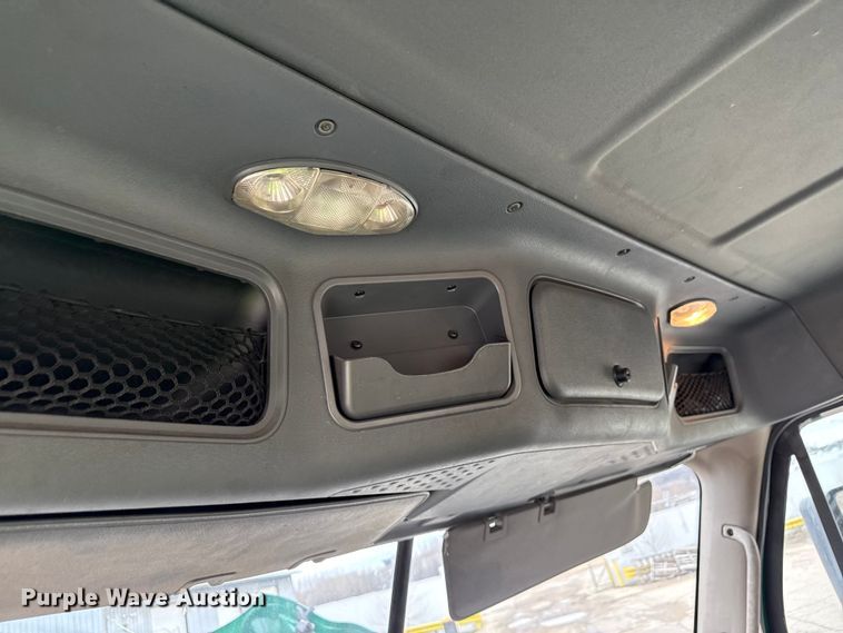 image for item YA2376 2017 Freightliner Cascadia 125 semi truck