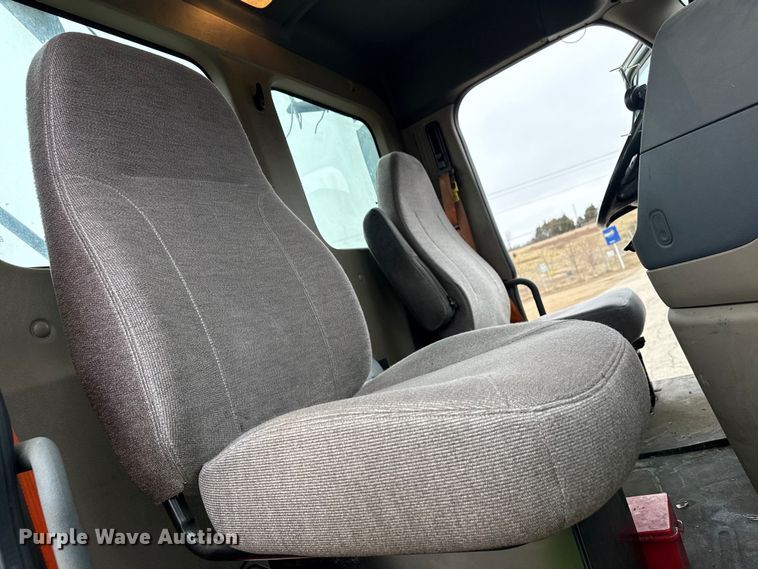 image for item YA2376 2017 Freightliner Cascadia 125 semi truck