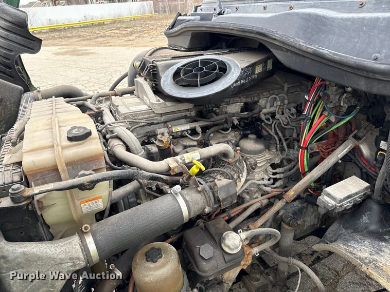 image for item YA2376 2017 Freightliner Cascadia 125 semi truck