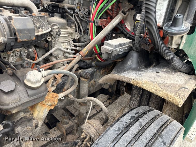 image for item YA2376 2017 Freightliner Cascadia 125 semi truck