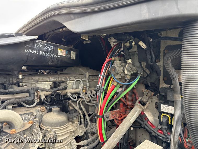 image for item YA2376 2017 Freightliner Cascadia 125 semi truck