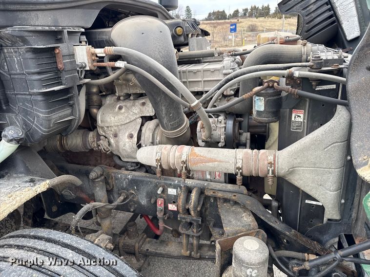 image for item YA2376 2017 Freightliner Cascadia 125 semi truck