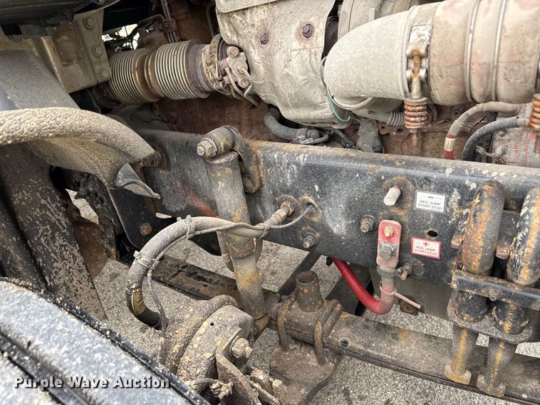 image for item YA2376 2017 Freightliner Cascadia 125 semi truck