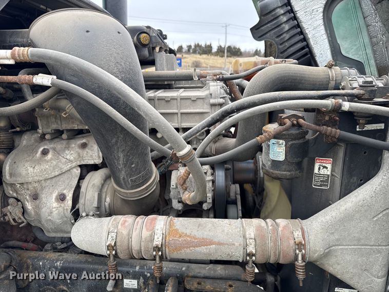 image for item YA2376 2017 Freightliner Cascadia 125 semi truck