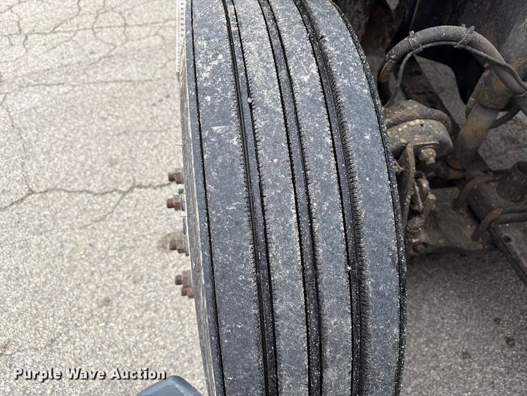 image for item YA2376 2017 Freightliner Cascadia 125 semi truck