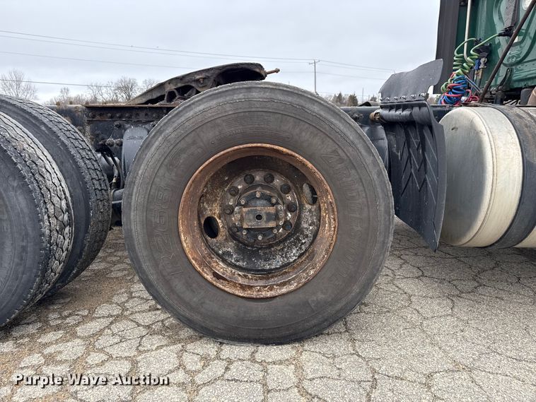 image for item YA2376 2017 Freightliner Cascadia 125 semi truck