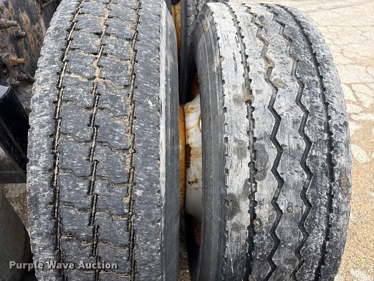 image for item YA2376 2017 Freightliner Cascadia 125 semi truck