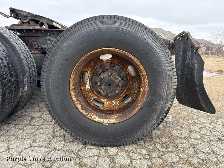 image for item YA2376 2017 Freightliner Cascadia 125 semi truck