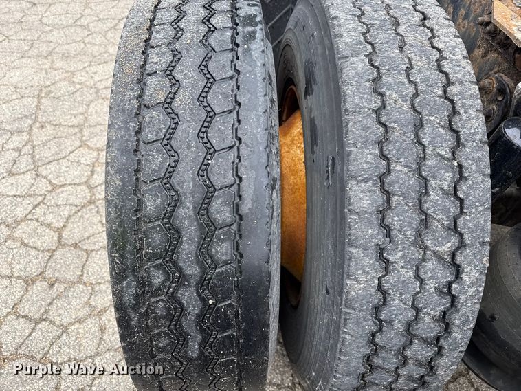 image for item YA2376 2017 Freightliner Cascadia 125 semi truck