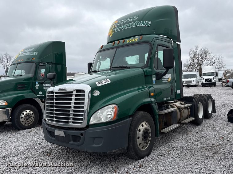 image for item YA2377 2017 Freightliner Cascadia 125 semi truck