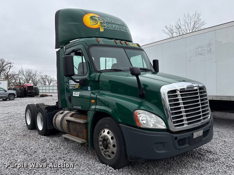 image for item YA2377 2017 Freightliner Cascadia 125 semi truck