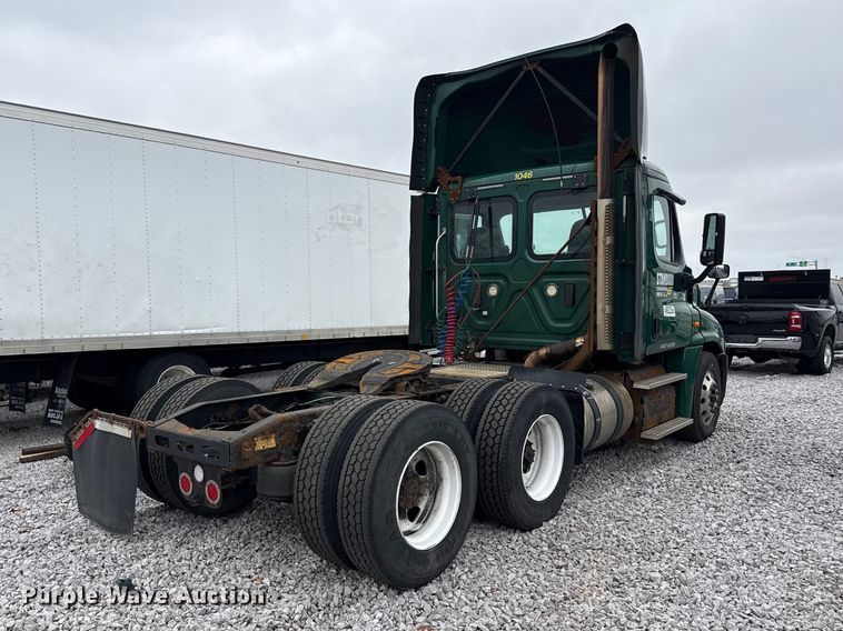 image for item YA2377 2017 Freightliner Cascadia 125 semi truck