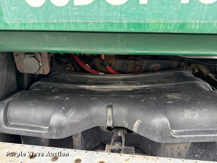 image for item YA2377 2017 Freightliner Cascadia 125 semi truck