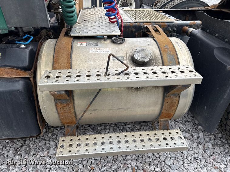 image for item YA2377 2017 Freightliner Cascadia 125 semi truck