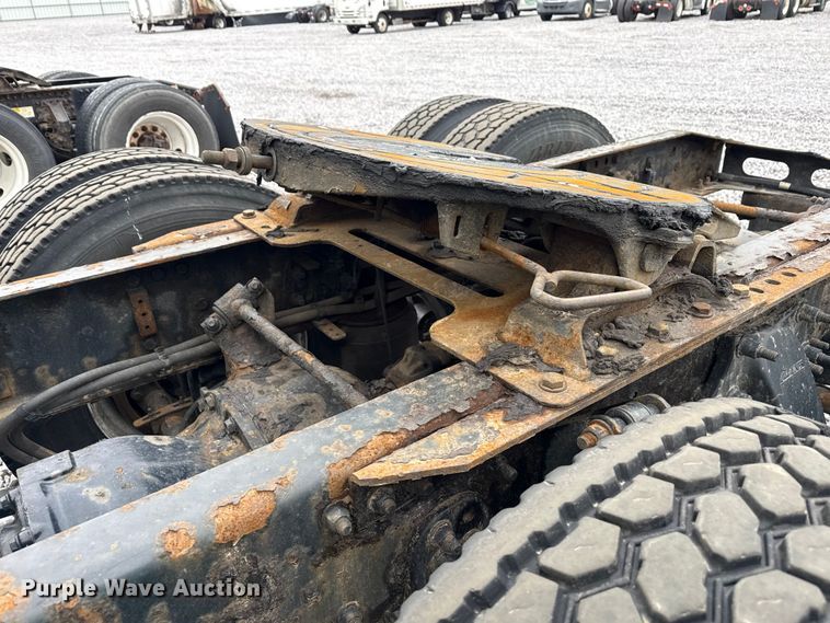 image for item YA2377 2017 Freightliner Cascadia 125 semi truck