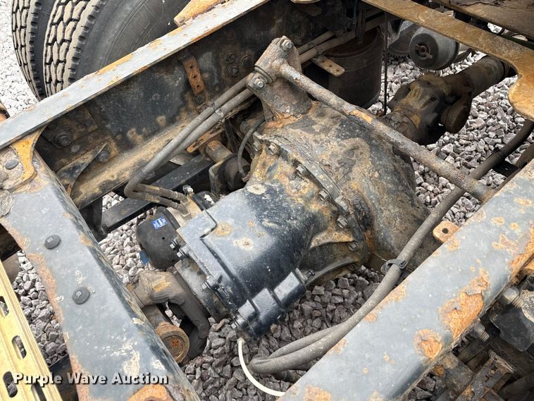 image for item YA2377 2017 Freightliner Cascadia 125 semi truck