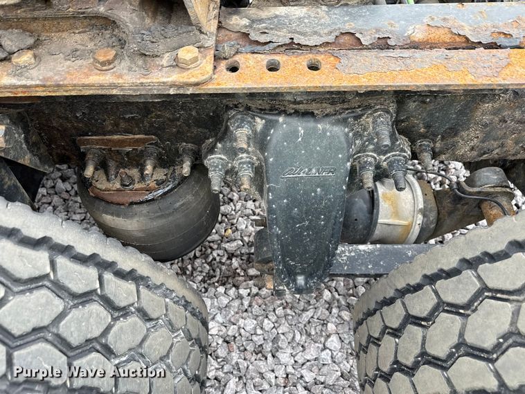 image for item YA2377 2017 Freightliner Cascadia 125 semi truck