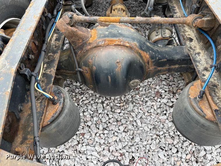 image for item YA2377 2017 Freightliner Cascadia 125 semi truck