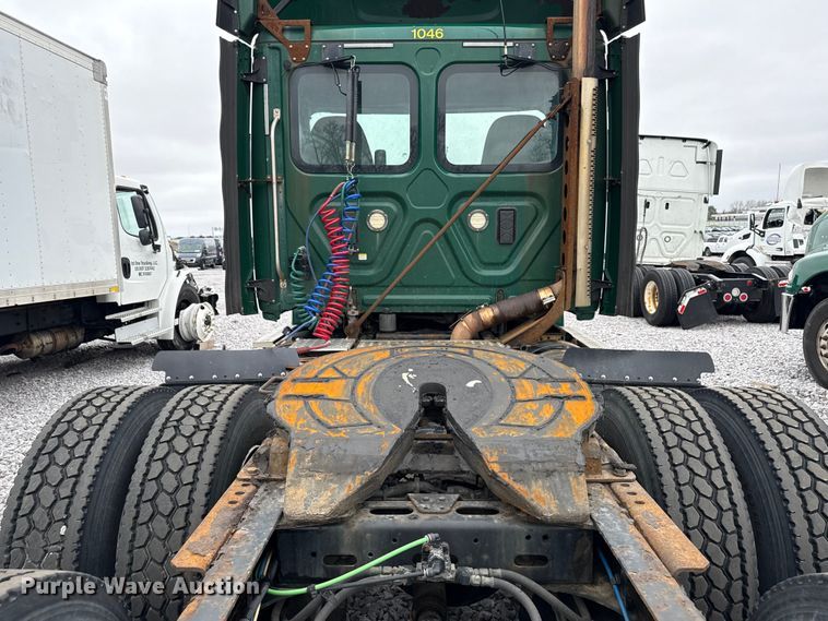 image for item YA2377 2017 Freightliner Cascadia 125 semi truck