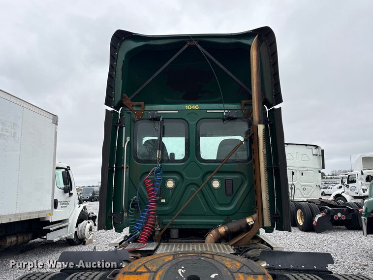 image for item YA2377 2017 Freightliner Cascadia 125 semi truck