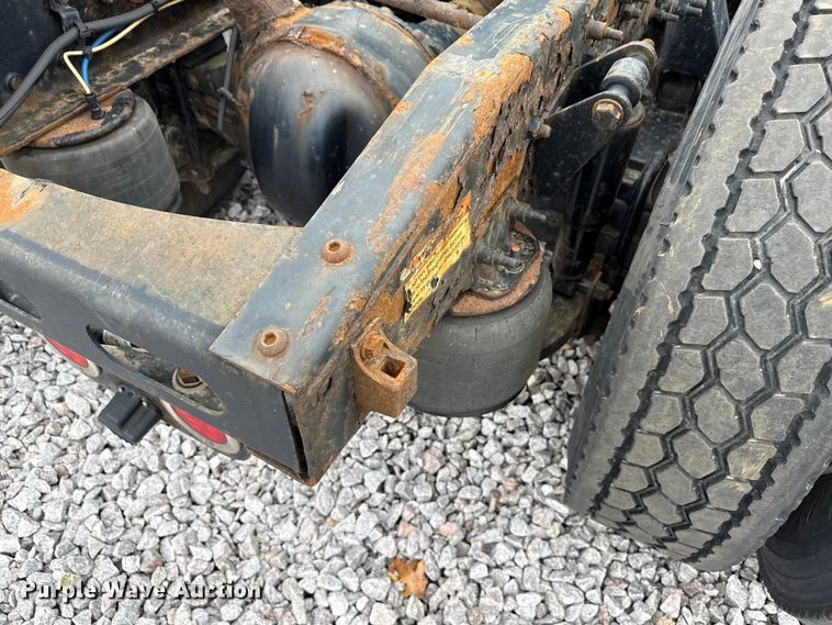 image for item YA2377 2017 Freightliner Cascadia 125 semi truck