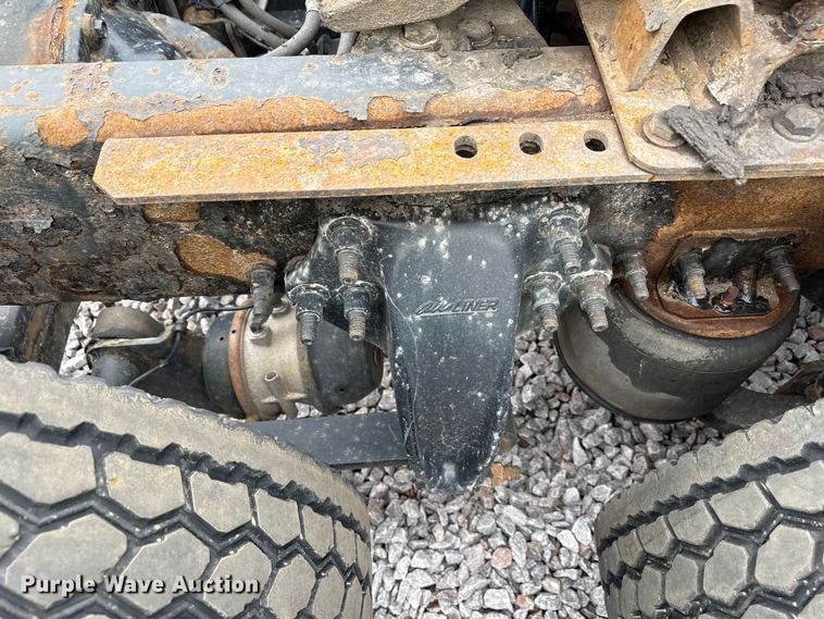 image for item YA2377 2017 Freightliner Cascadia 125 semi truck