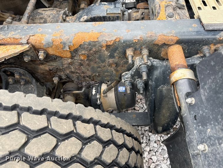 image for item YA2377 2017 Freightliner Cascadia 125 semi truck