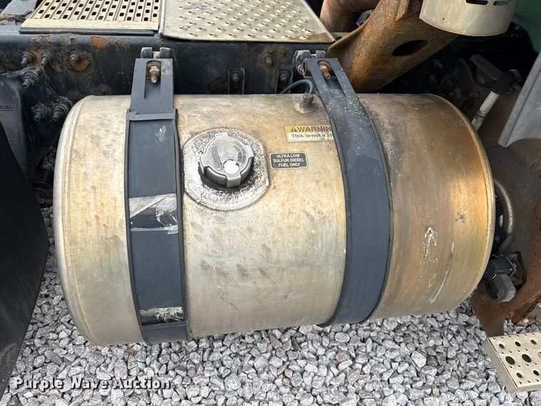 image for item YA2377 2017 Freightliner Cascadia 125 semi truck