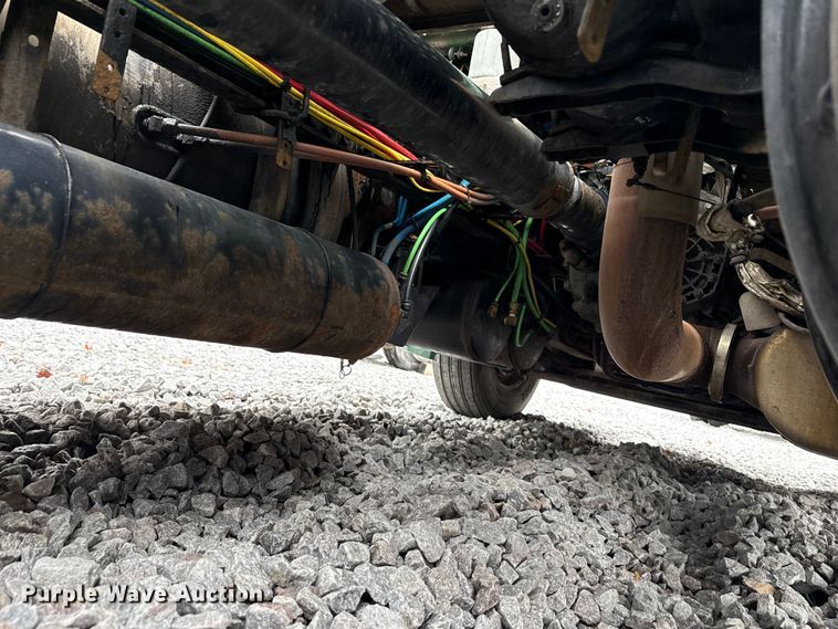 image for item YA2377 2017 Freightliner Cascadia 125 semi truck