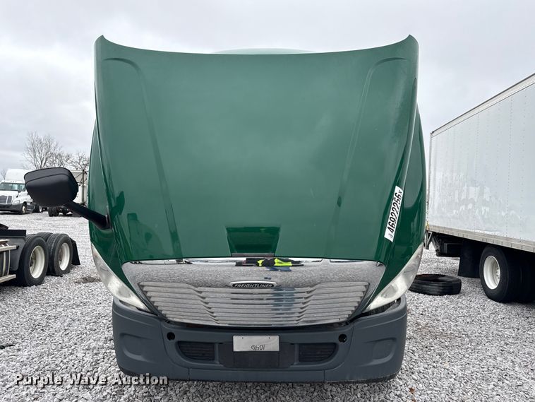 image for item YA2377 2017 Freightliner Cascadia 125 semi truck