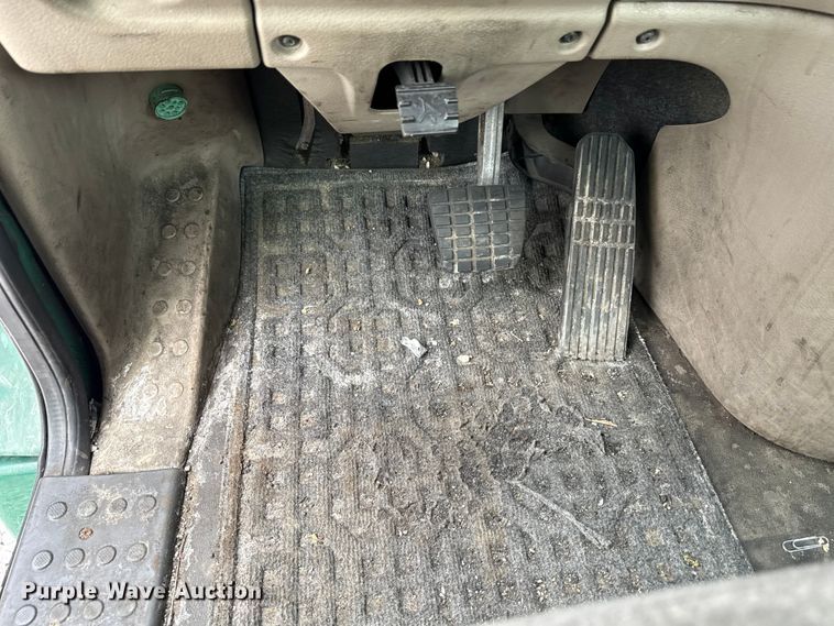 image for item YA2377 2017 Freightliner Cascadia 125 semi truck