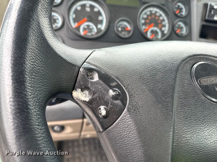 image for item YA2377 2017 Freightliner Cascadia 125 semi truck