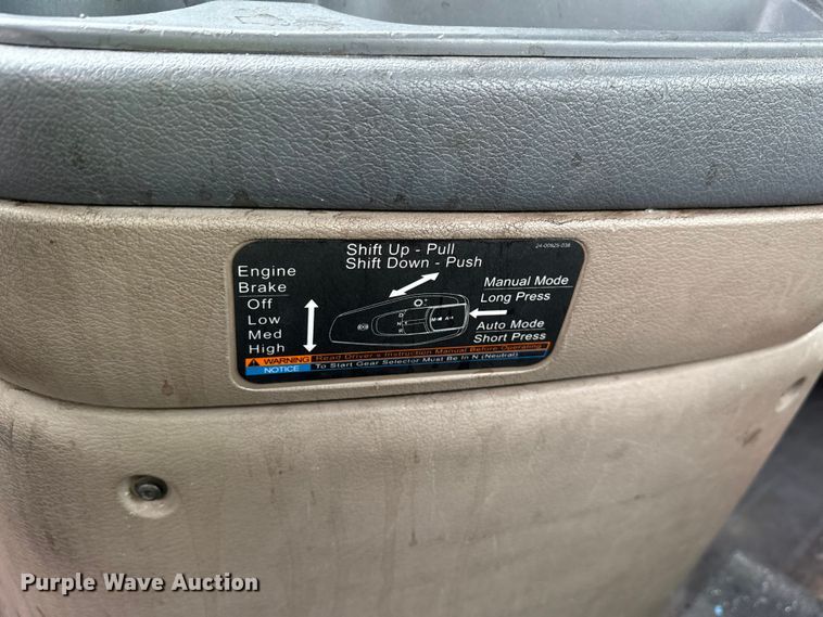 image for item YA2377 2017 Freightliner Cascadia 125 semi truck