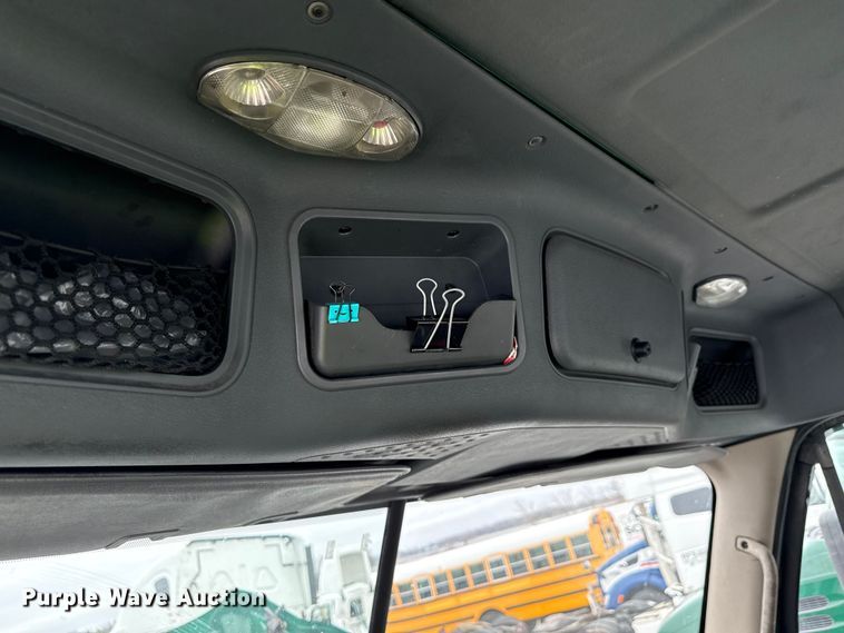 image for item YA2377 2017 Freightliner Cascadia 125 semi truck