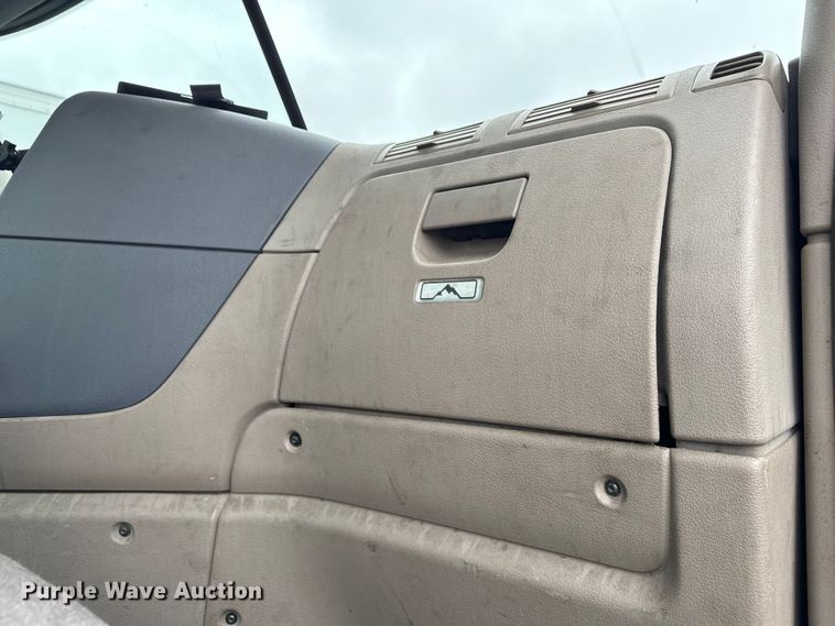 image for item YA2377 2017 Freightliner Cascadia 125 semi truck