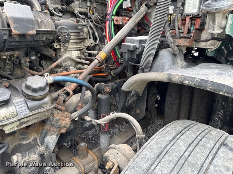 image for item YA2377 2017 Freightliner Cascadia 125 semi truck