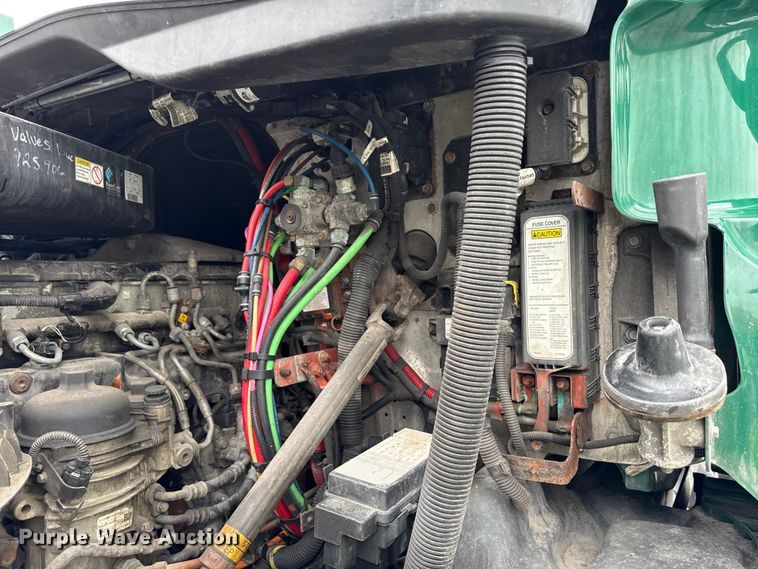 image for item YA2377 2017 Freightliner Cascadia 125 semi truck